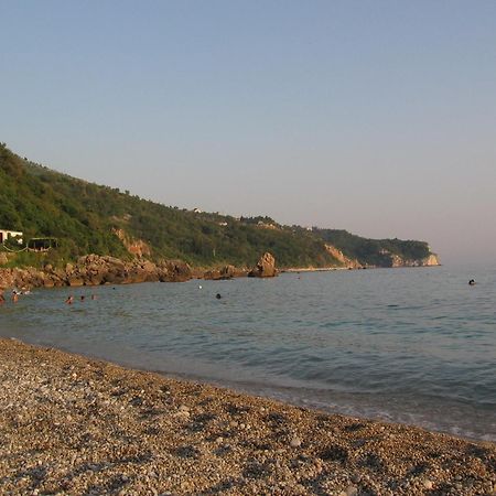 Rezevici Apartments Petrovac Buitenkant foto