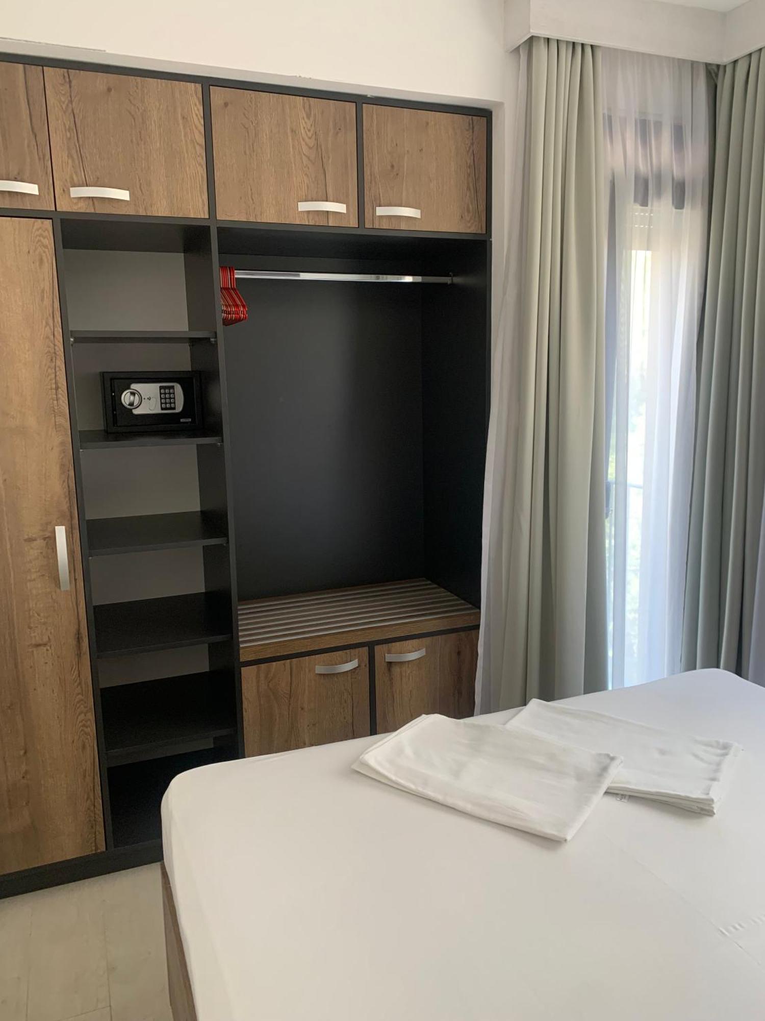 Rezevici Apartments Petrovac Buitenkant foto