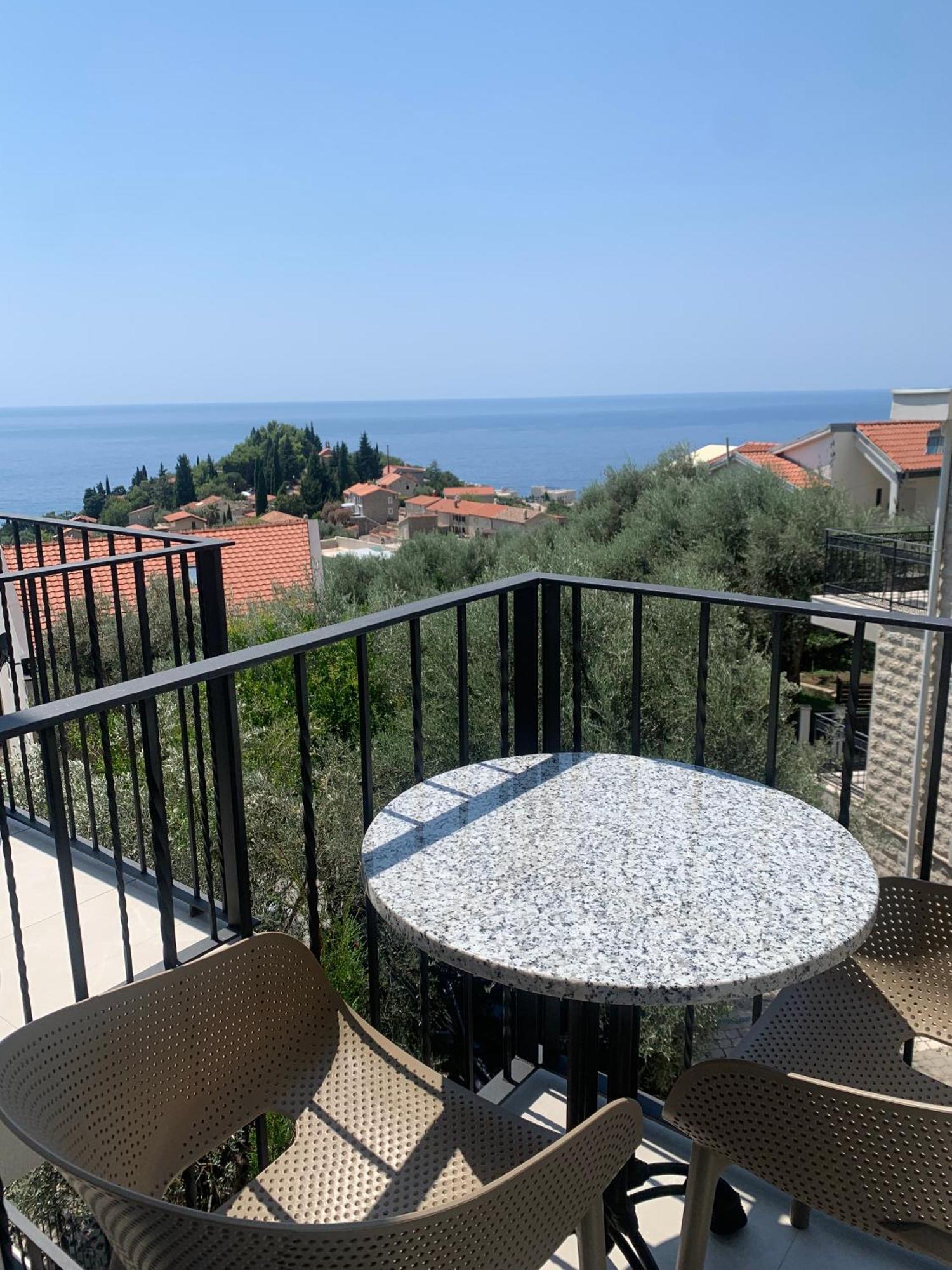 Rezevici Apartments Petrovac Buitenkant foto